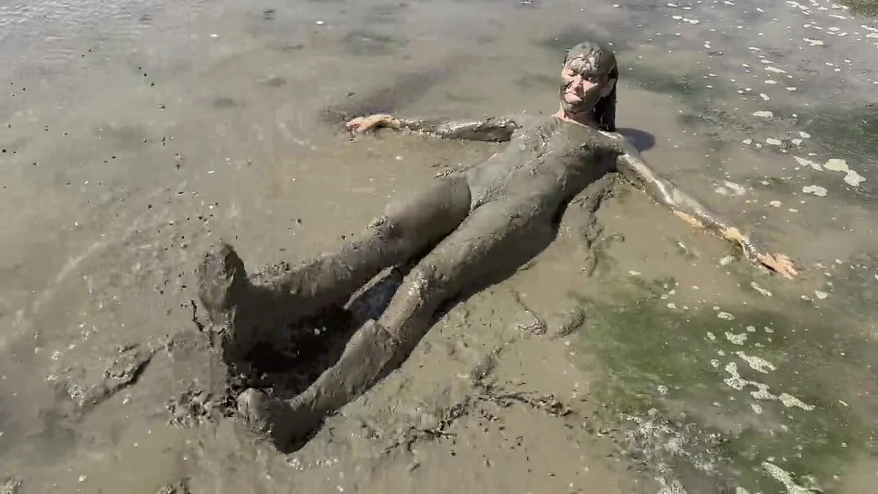 Nude Girl Playing in the Mud - HairyErotica